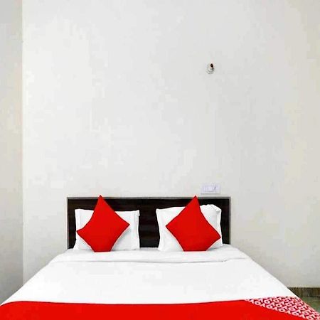 Hotel Sky Bird Bhauli Buitenkant foto