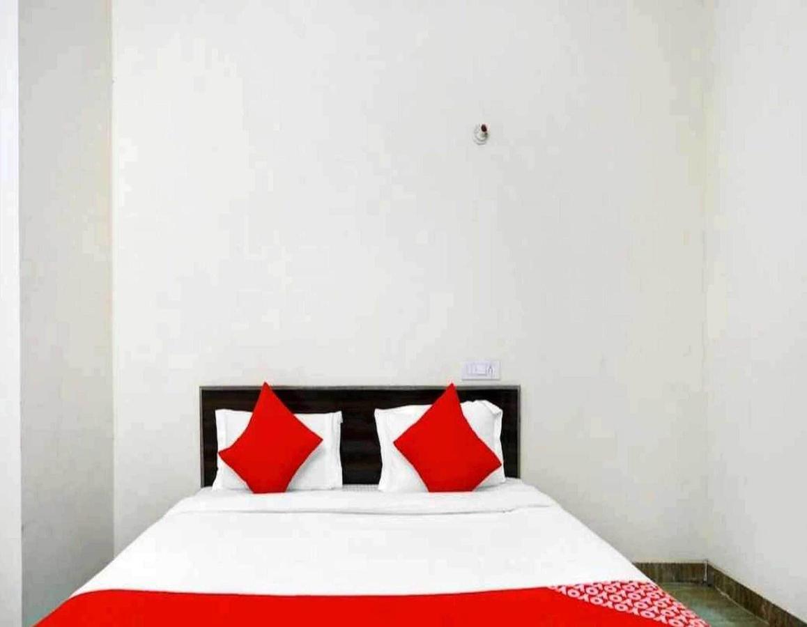 Hotel Sky Bird Bhauli Buitenkant foto