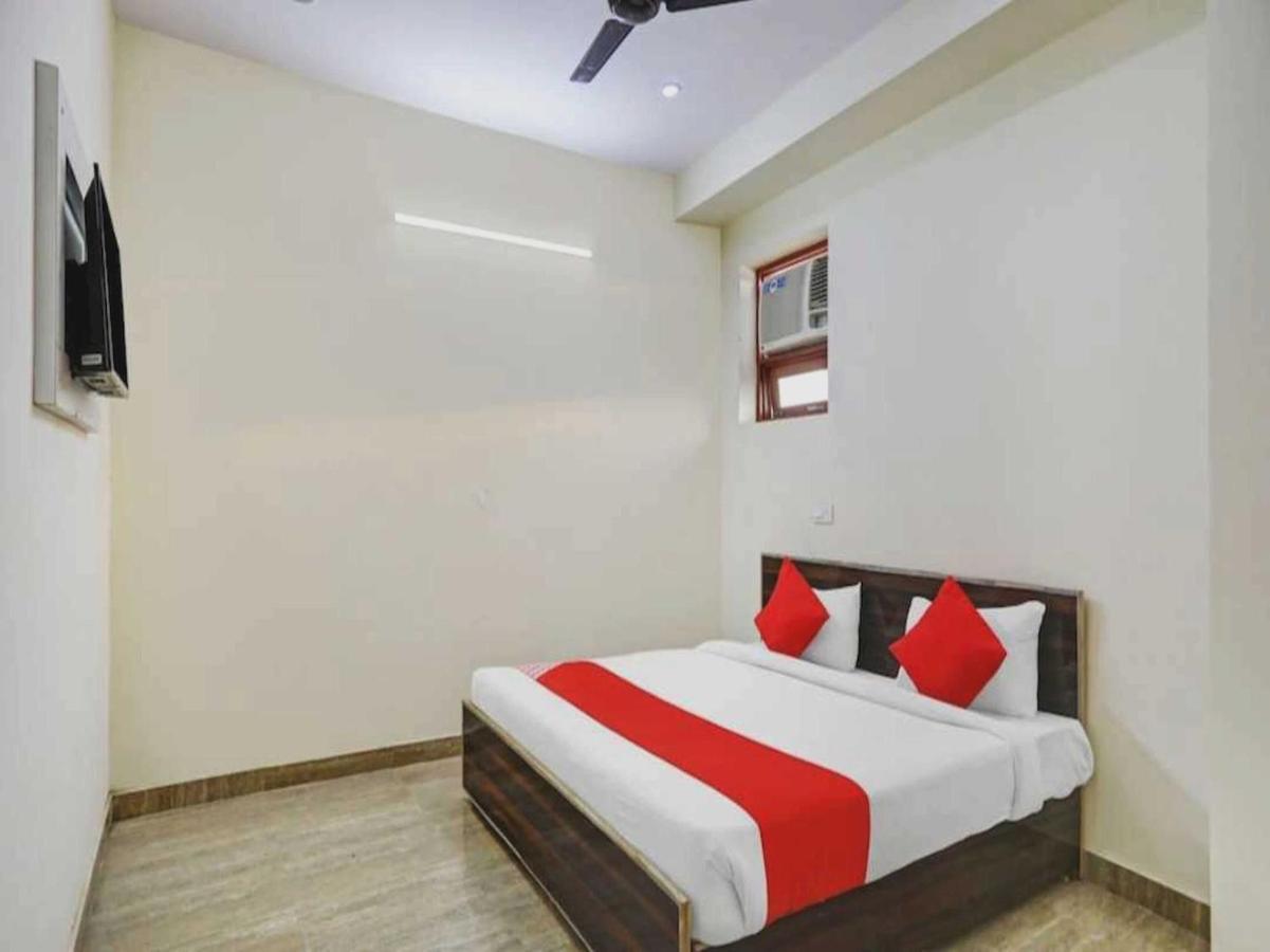 Hotel Sky Bird Bhauli Buitenkant foto