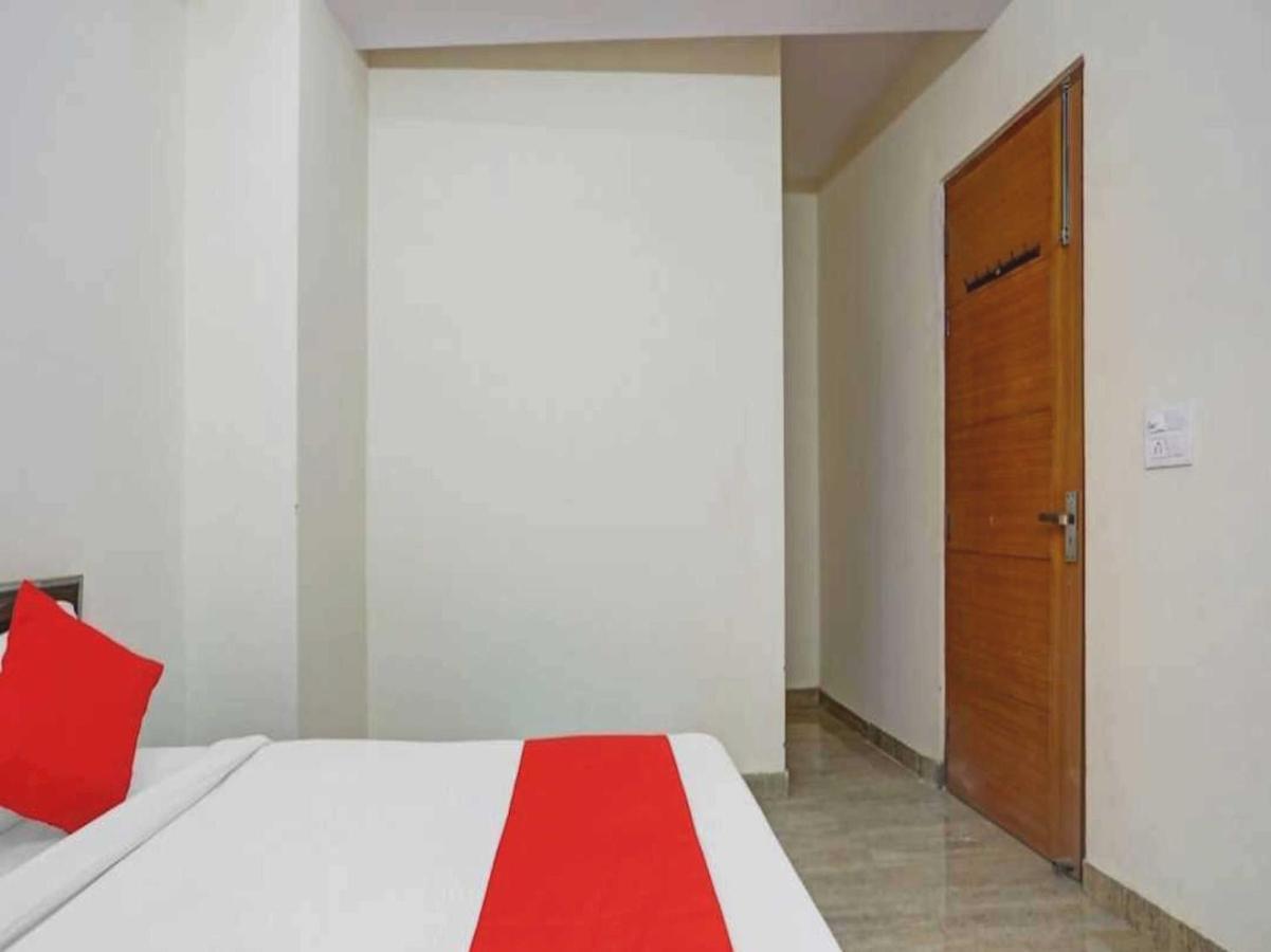 Hotel Sky Bird Bhauli Buitenkant foto