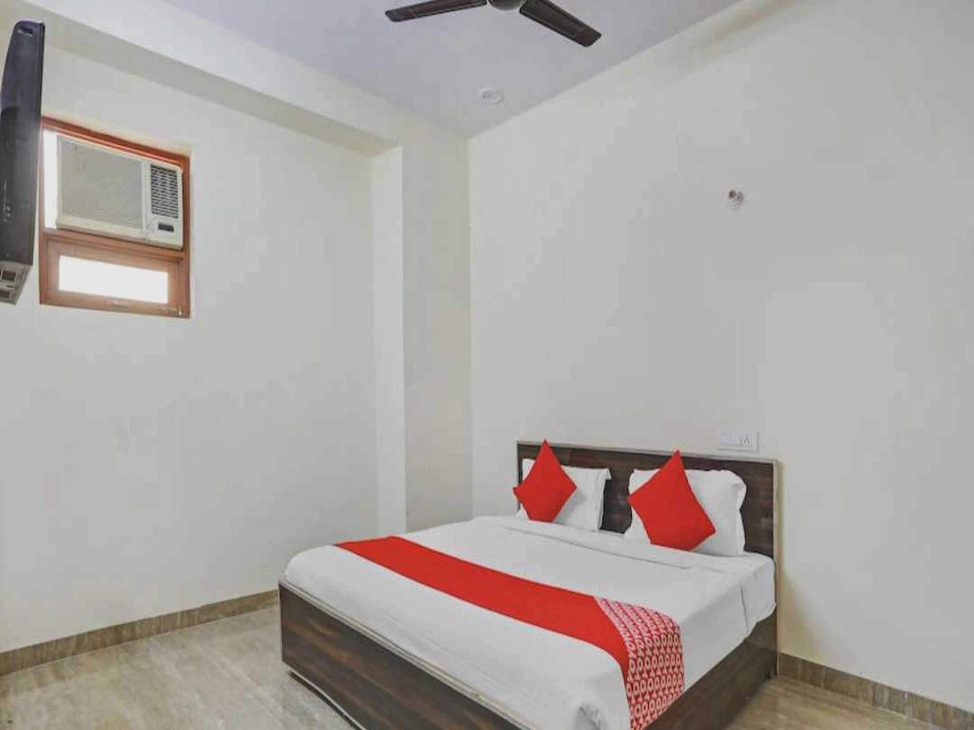 Hotel Sky Bird Bhauli Buitenkant foto