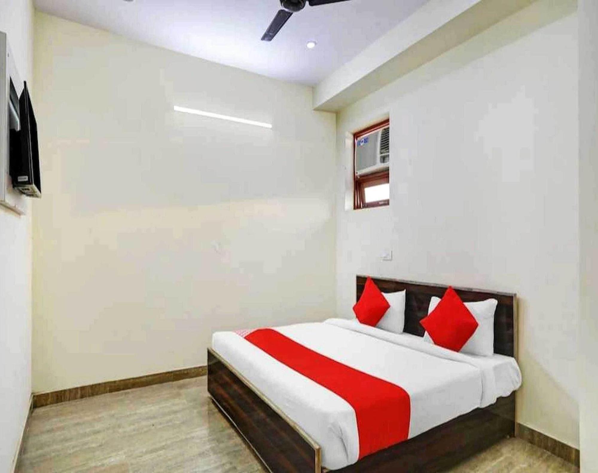 Hotel Sky Bird Bhauli Buitenkant foto