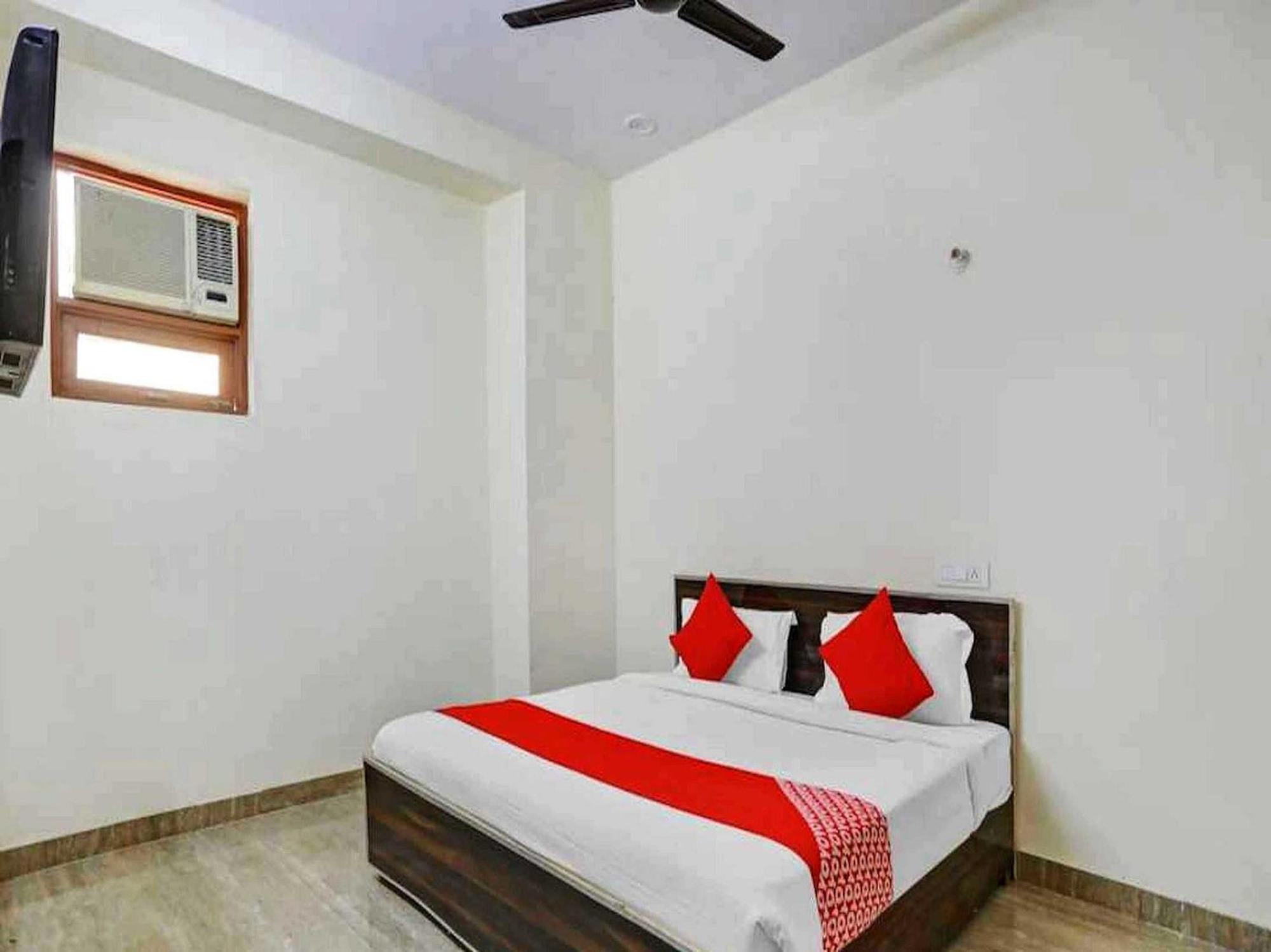 Hotel Sky Bird Bhauli Buitenkant foto