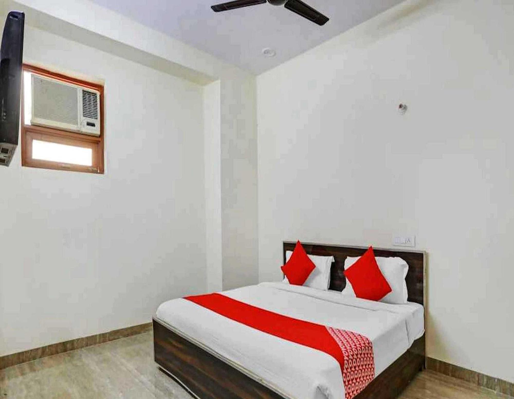 Hotel Sky Bird Bhauli Buitenkant foto