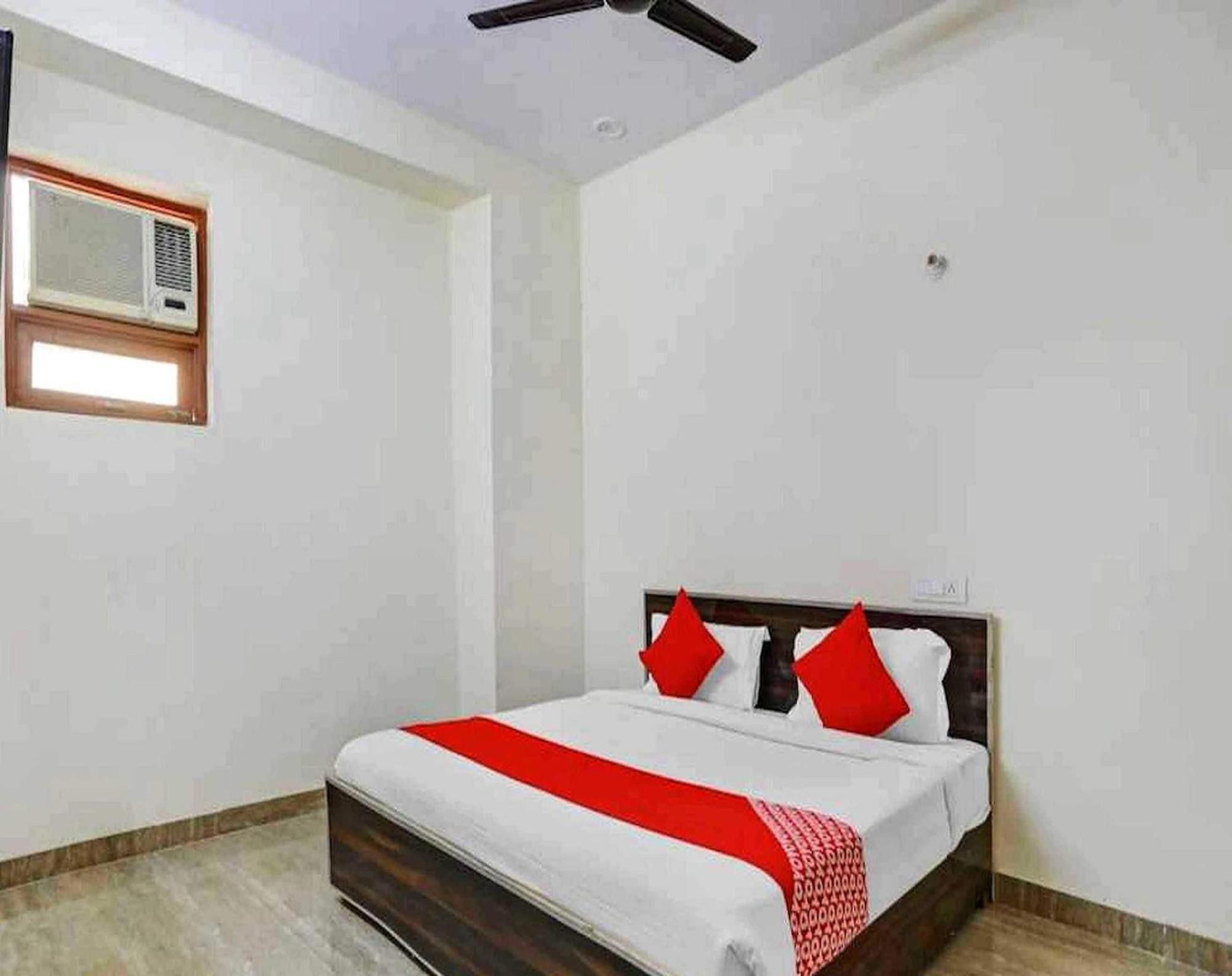 Hotel Sky Bird Bhauli Buitenkant foto