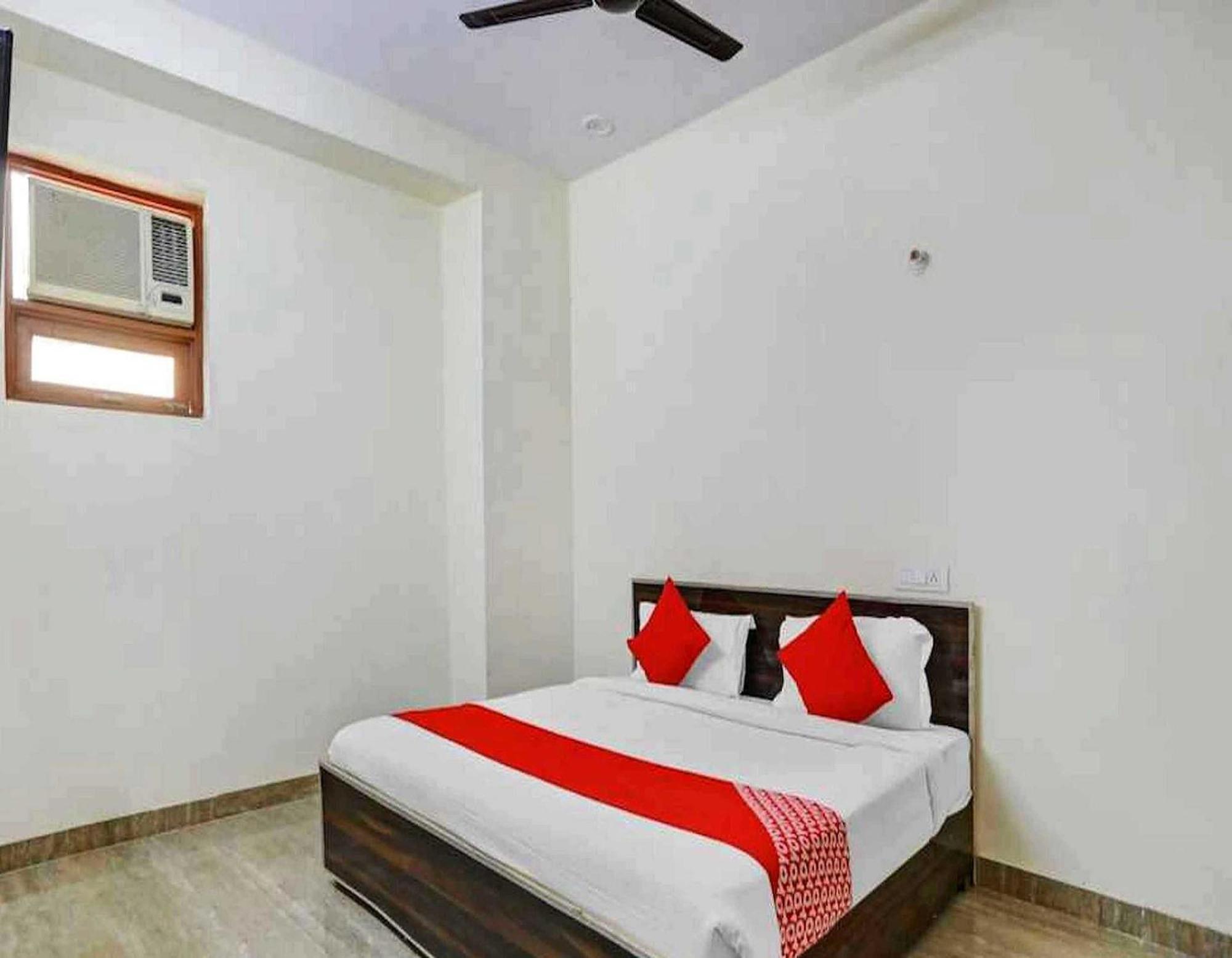 Hotel Sky Bird Bhauli Buitenkant foto