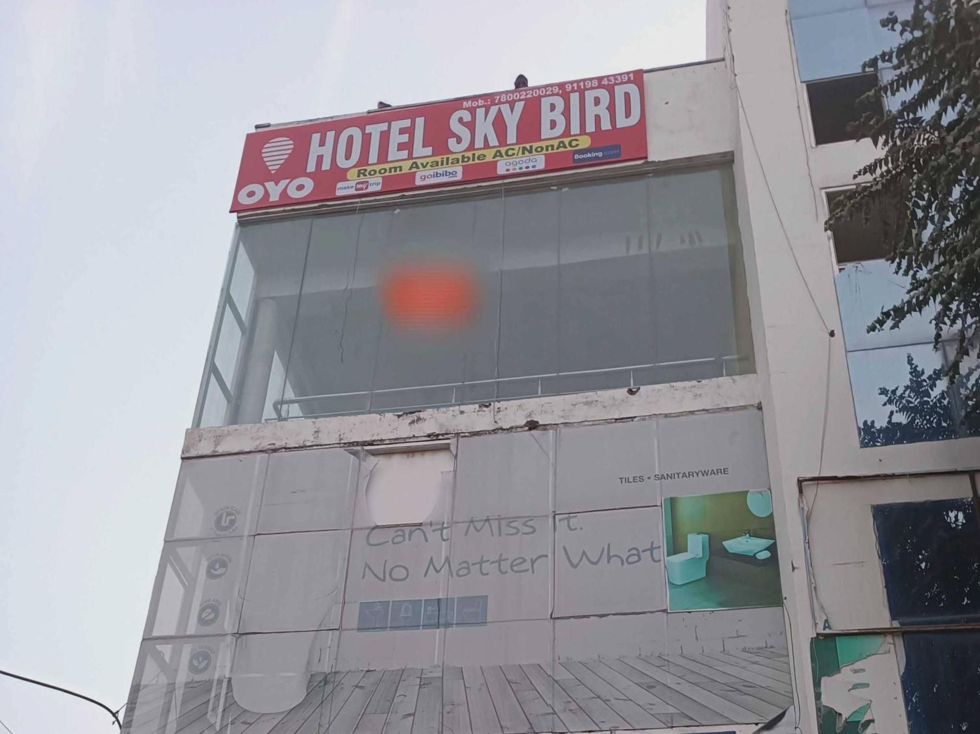 Hotel Sky Bird Bhauli Buitenkant foto