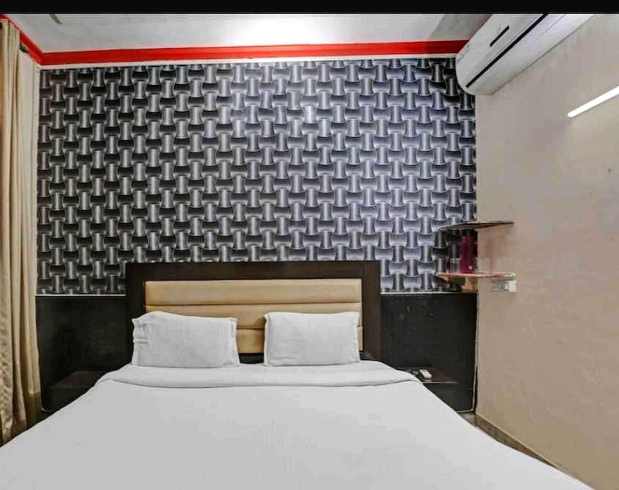Hotel Sky Bird Bhauli Buitenkant foto